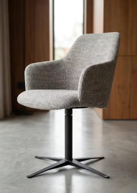 Stuhl Vivo 028, grauer Stoff, schwarzes Metallgestell, modernes Design.