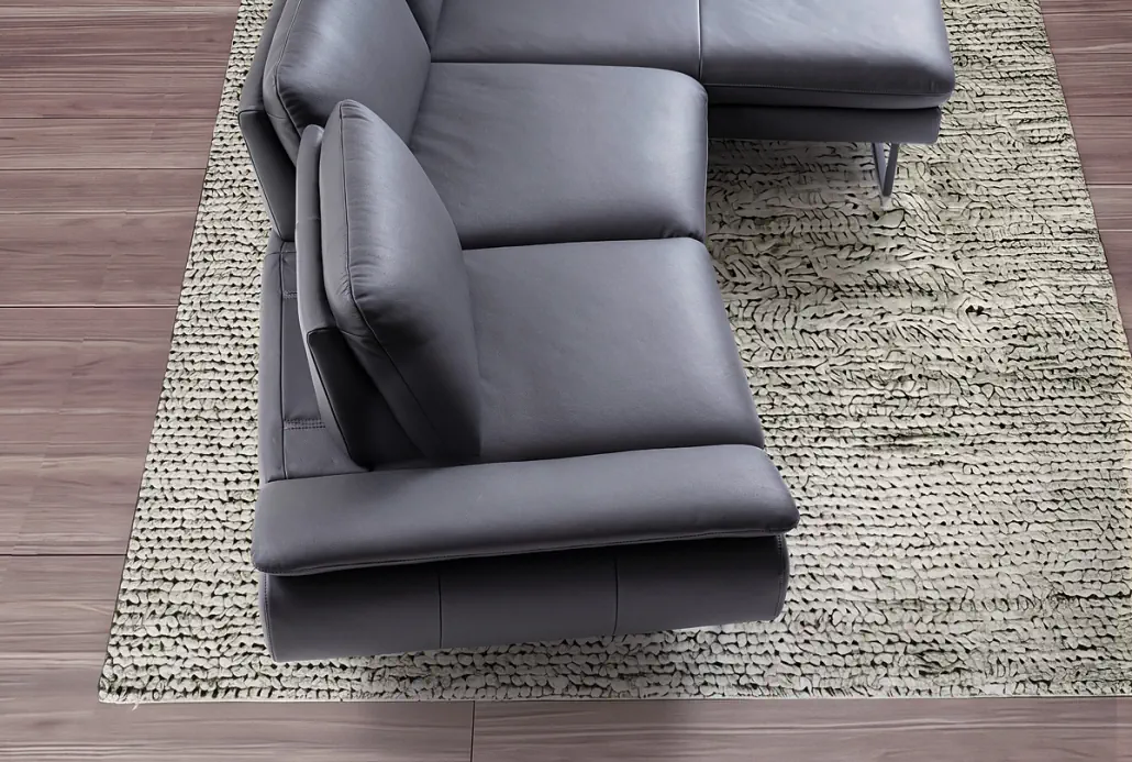 Activineo Brunetti Trapezelement in grauem Leder mit modernen Metallfüßen.